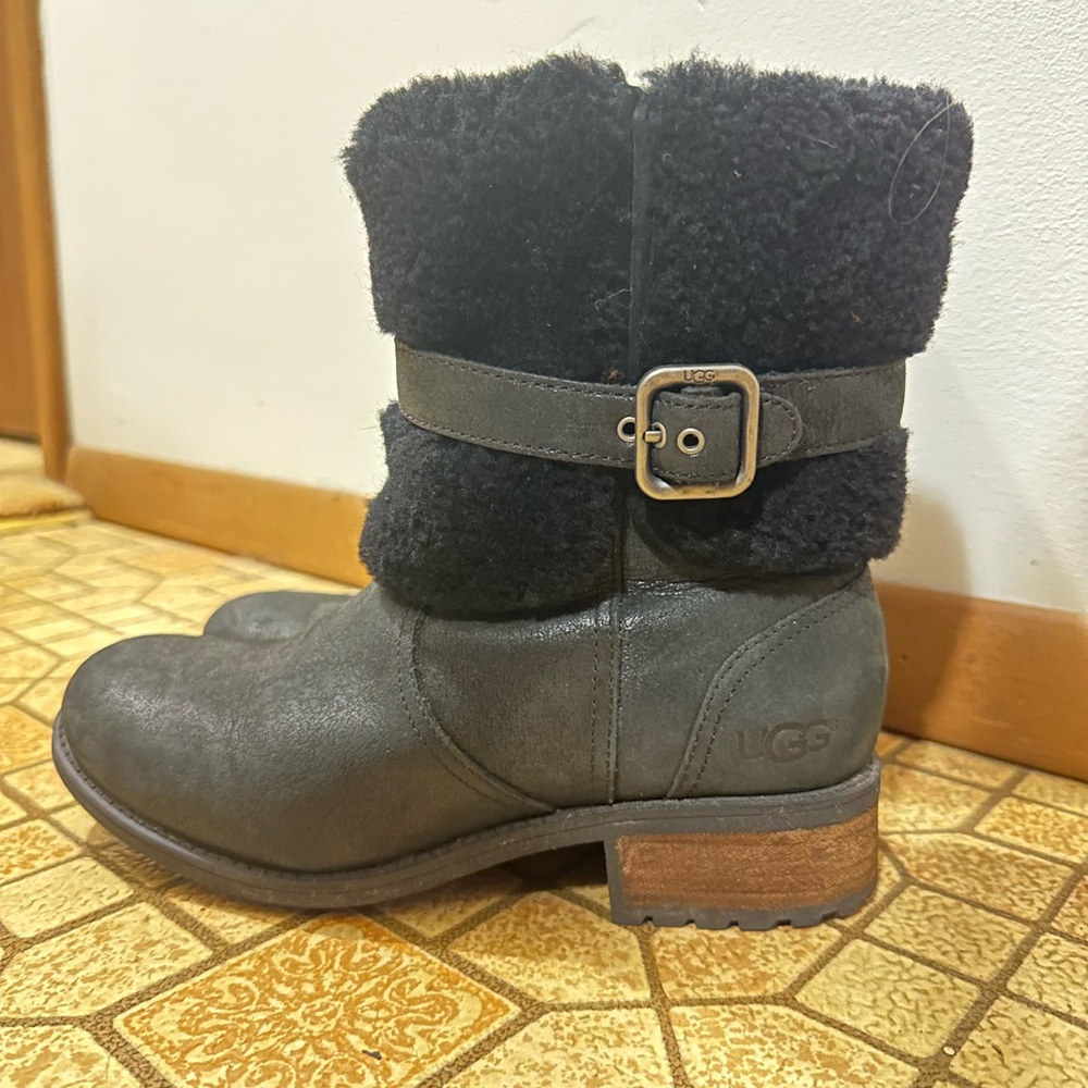 UGG Australia Blayre II Black Leather Fur Boots Womens Size 7
